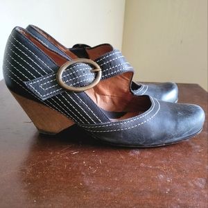 Fluevog black leather shoes size 7